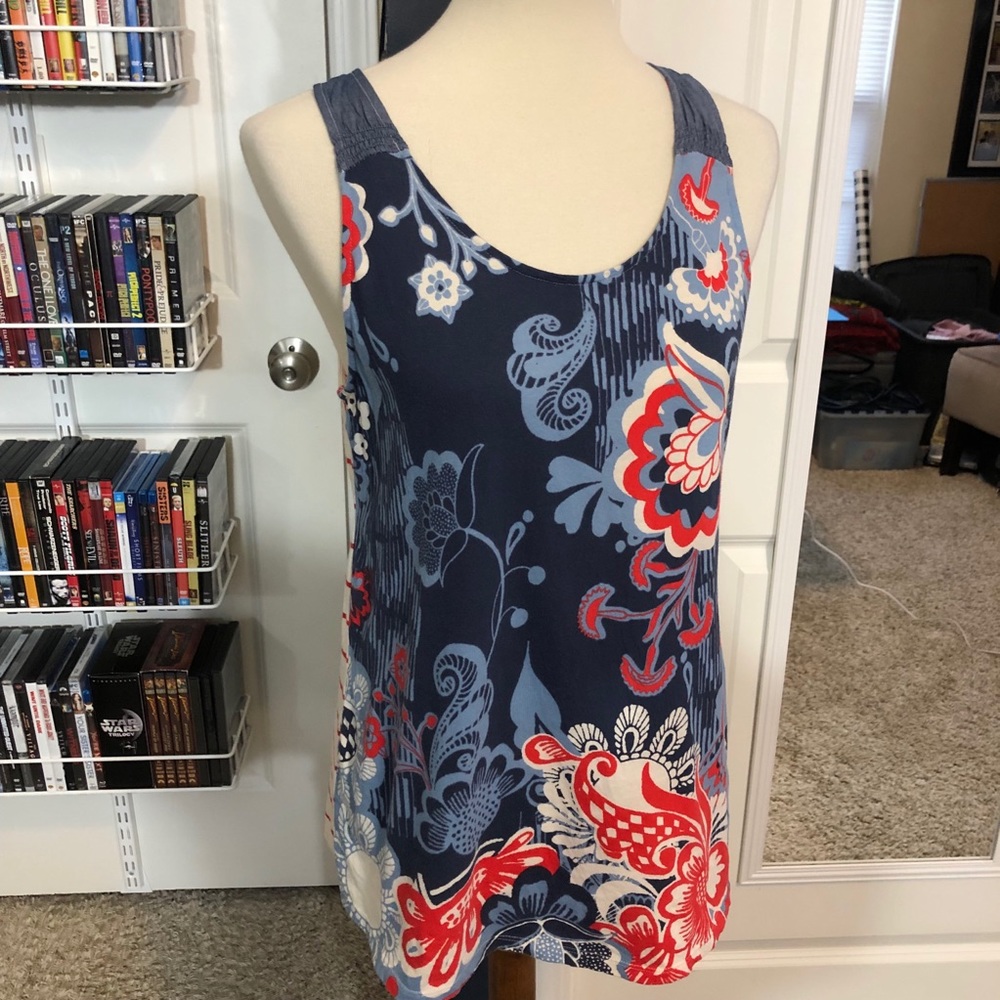 LIKE NEW!! Sonoma Tank, Medium